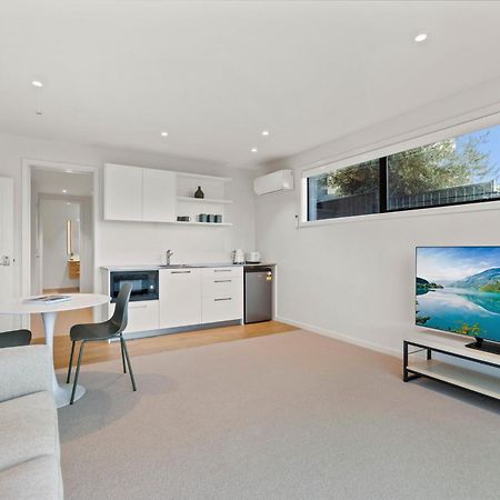 Guest House With Mountain Views Wanaka Exterior photo