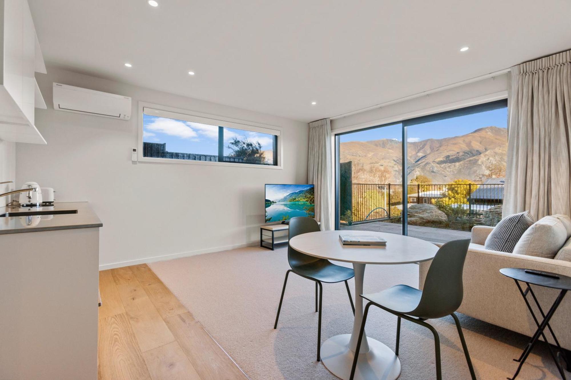 Guest House With Mountain Views Wanaka Exterior photo