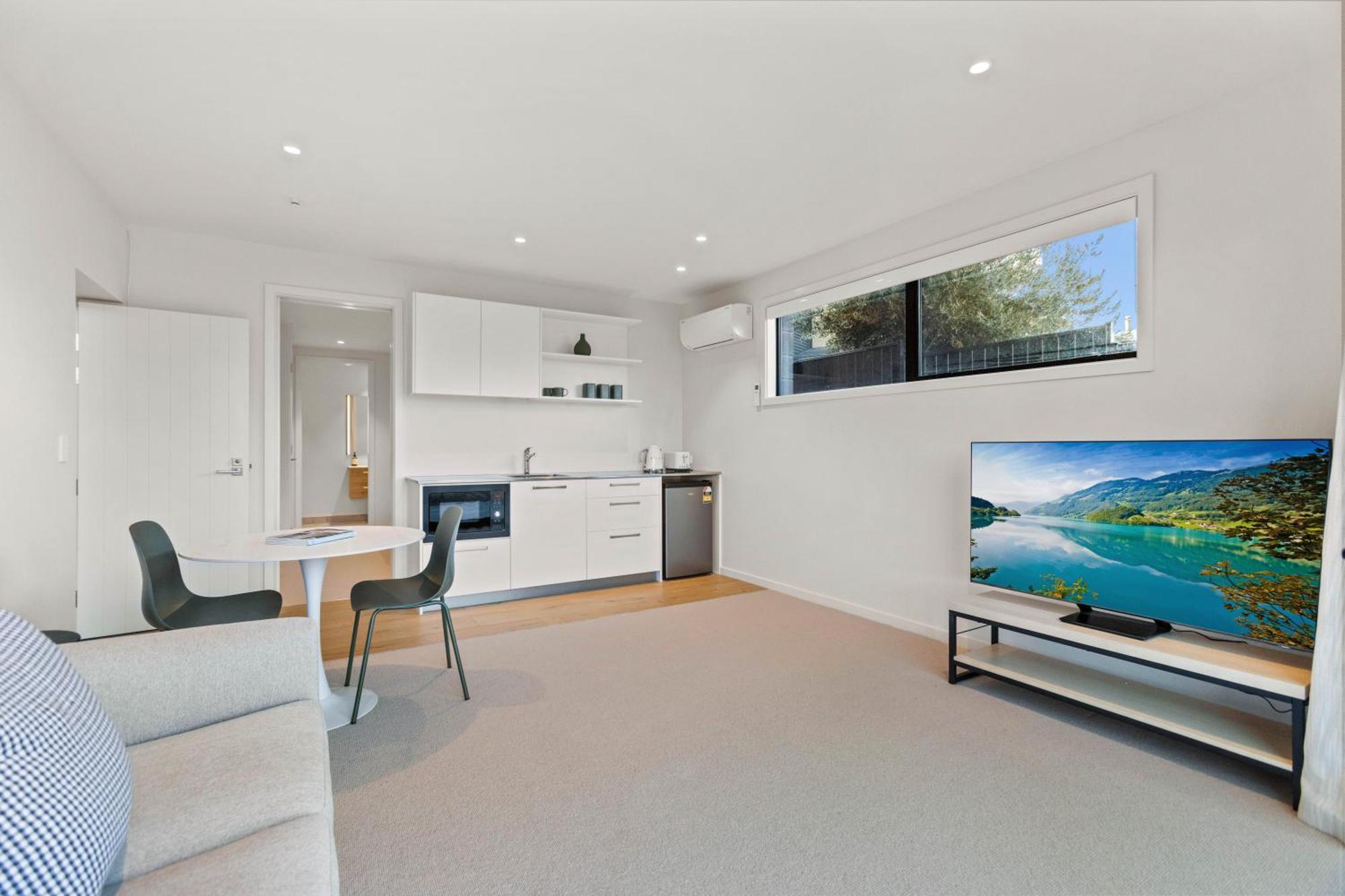 Guest House With Mountain Views Wanaka Exterior photo