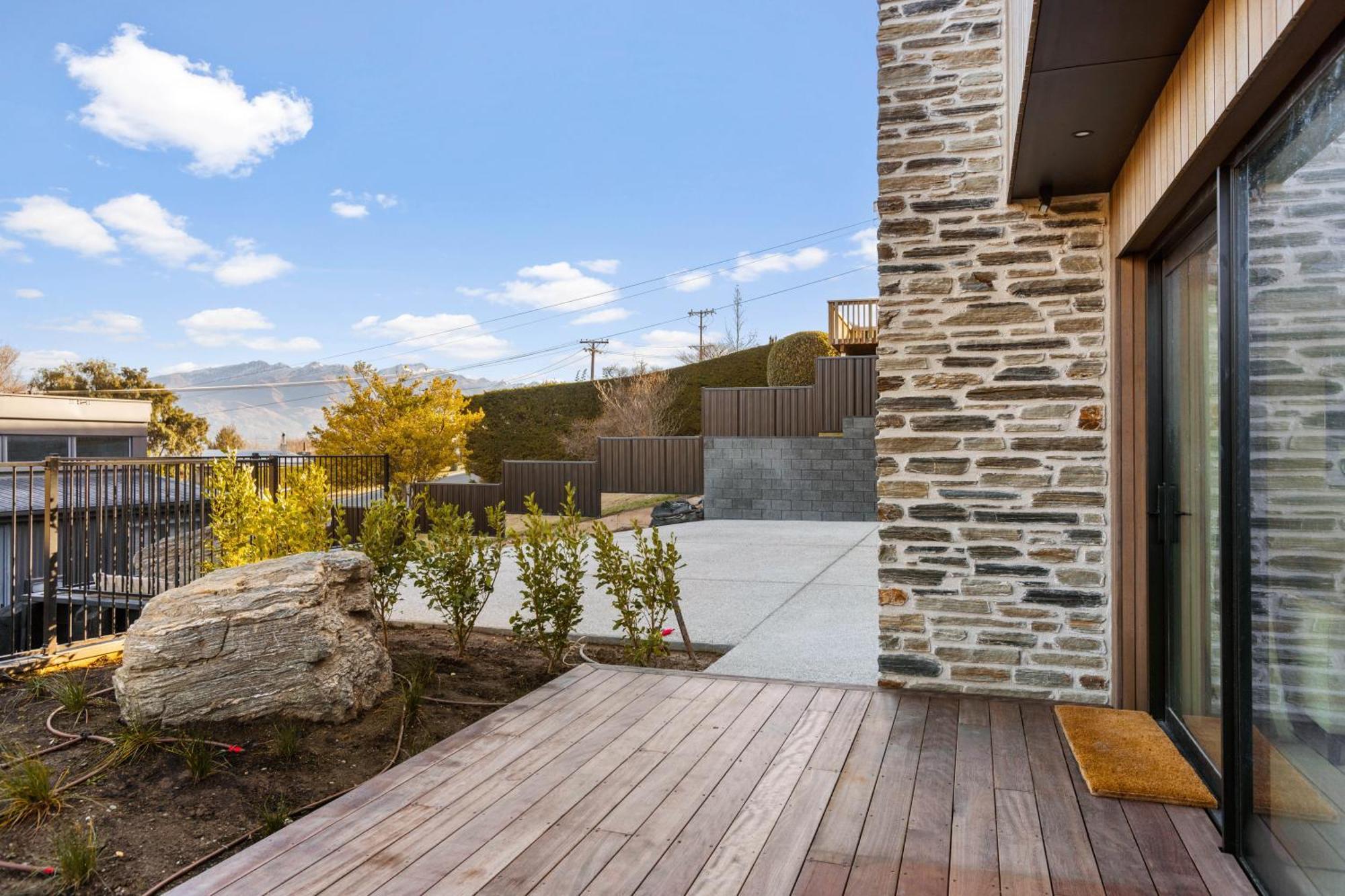 Guest House With Mountain Views Wanaka Exterior photo